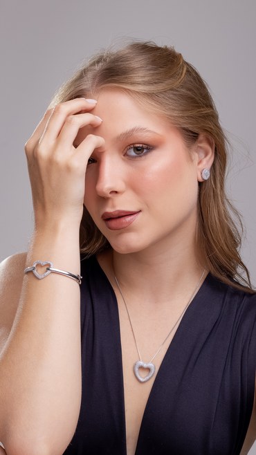 Gargantilha Coração Vazado com Zircônias