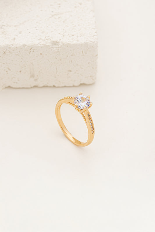 Anel Solitário com Laterais Cravejadas