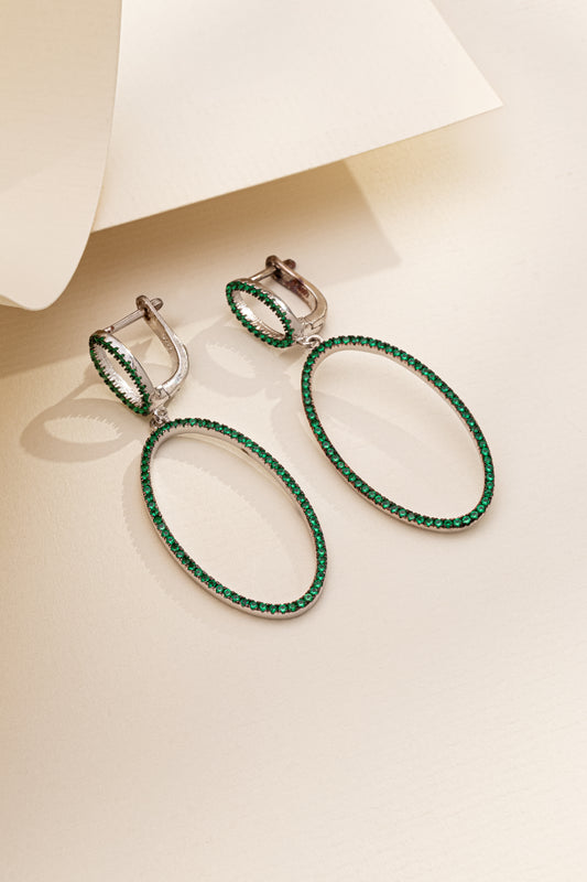 Brinco Cravejado em Prata Italiana no Formato Oval