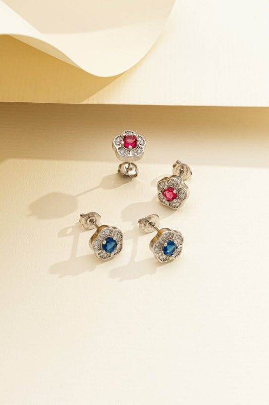 Brinco Cravejado com Zircônia Floral