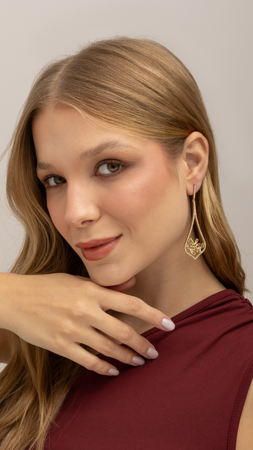 Brinco Longo Flor Vazada