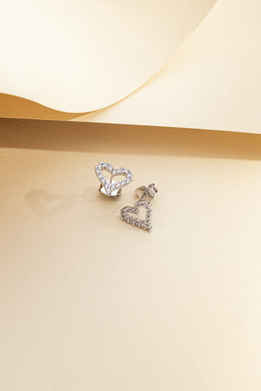 Brinco Coração Vazado Cravejado