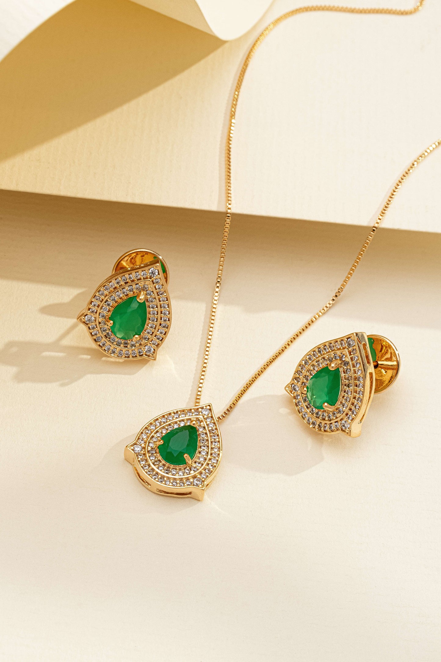 Conjunto de Colar e Brincos com Zircônia