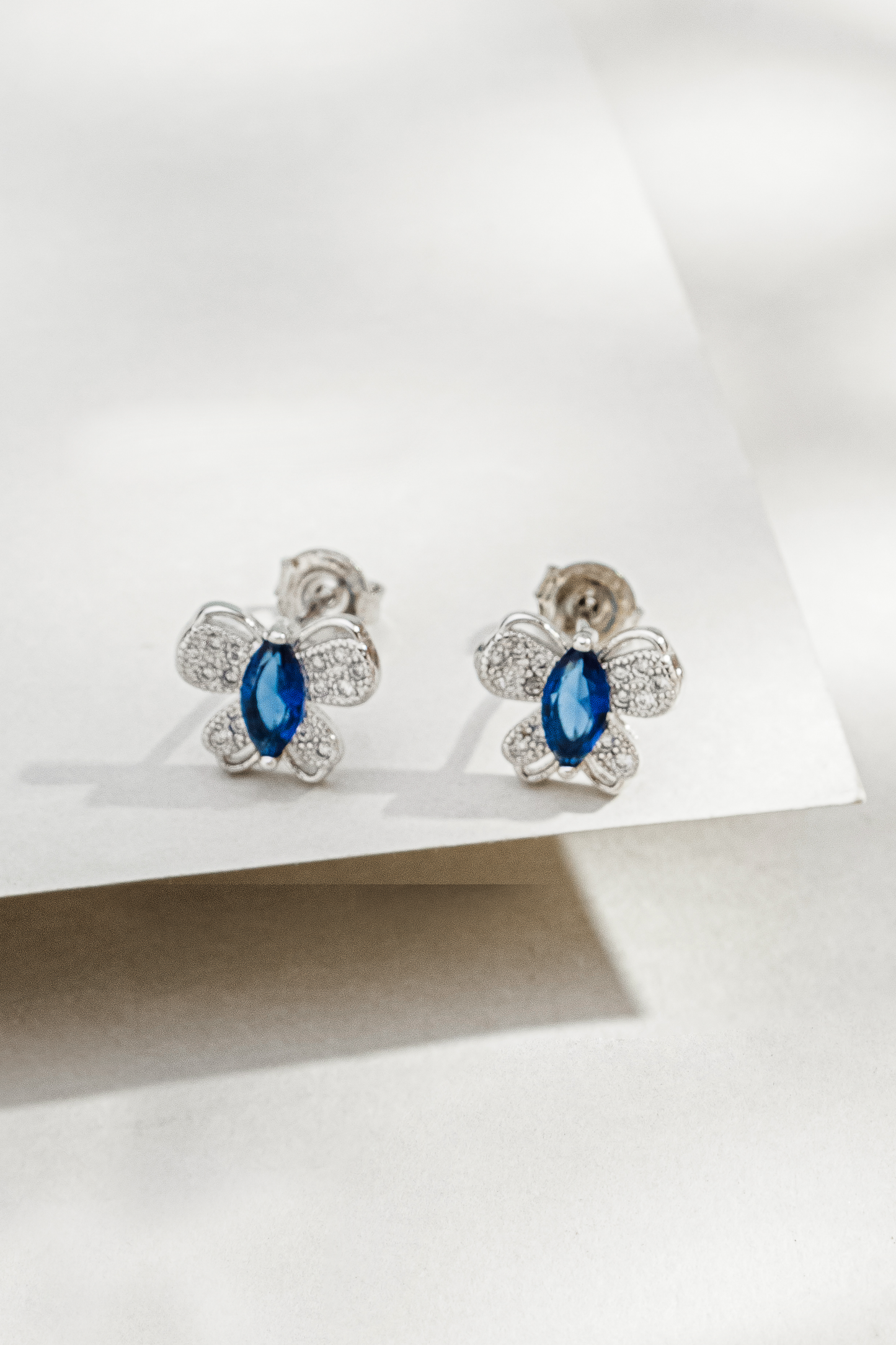 Brinco Borboleta Asas Cravejadas