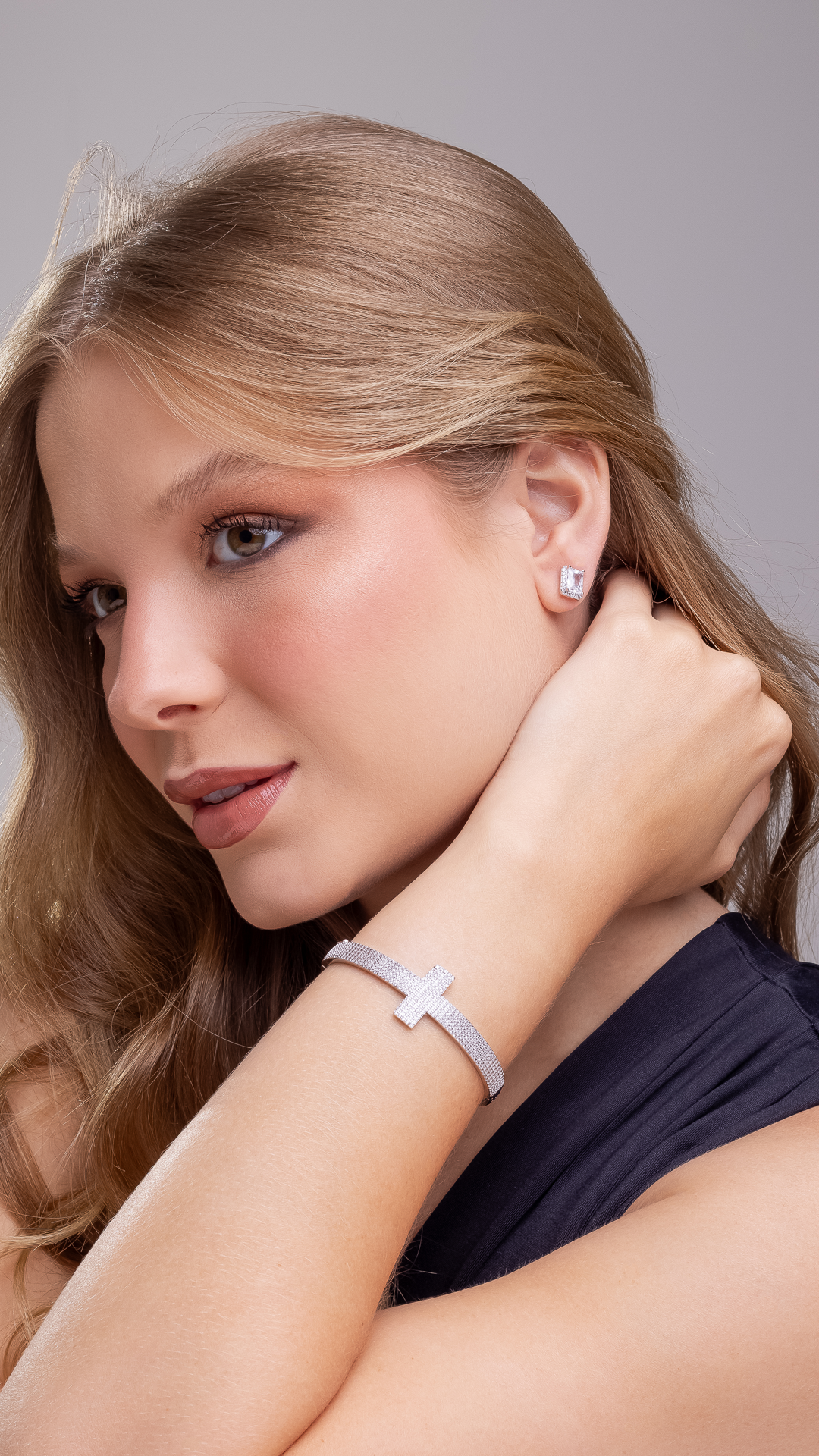 Bracelete com Cruz Cravejado