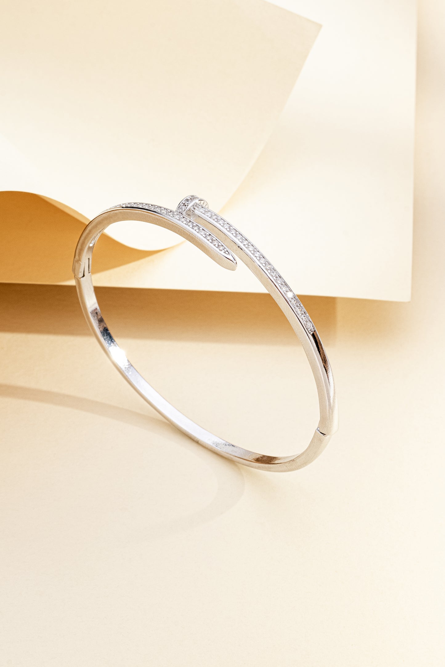 Bracelete Cravejado Prego