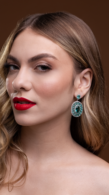 Brinco em Prata Italiana Oval Cravejado Azul