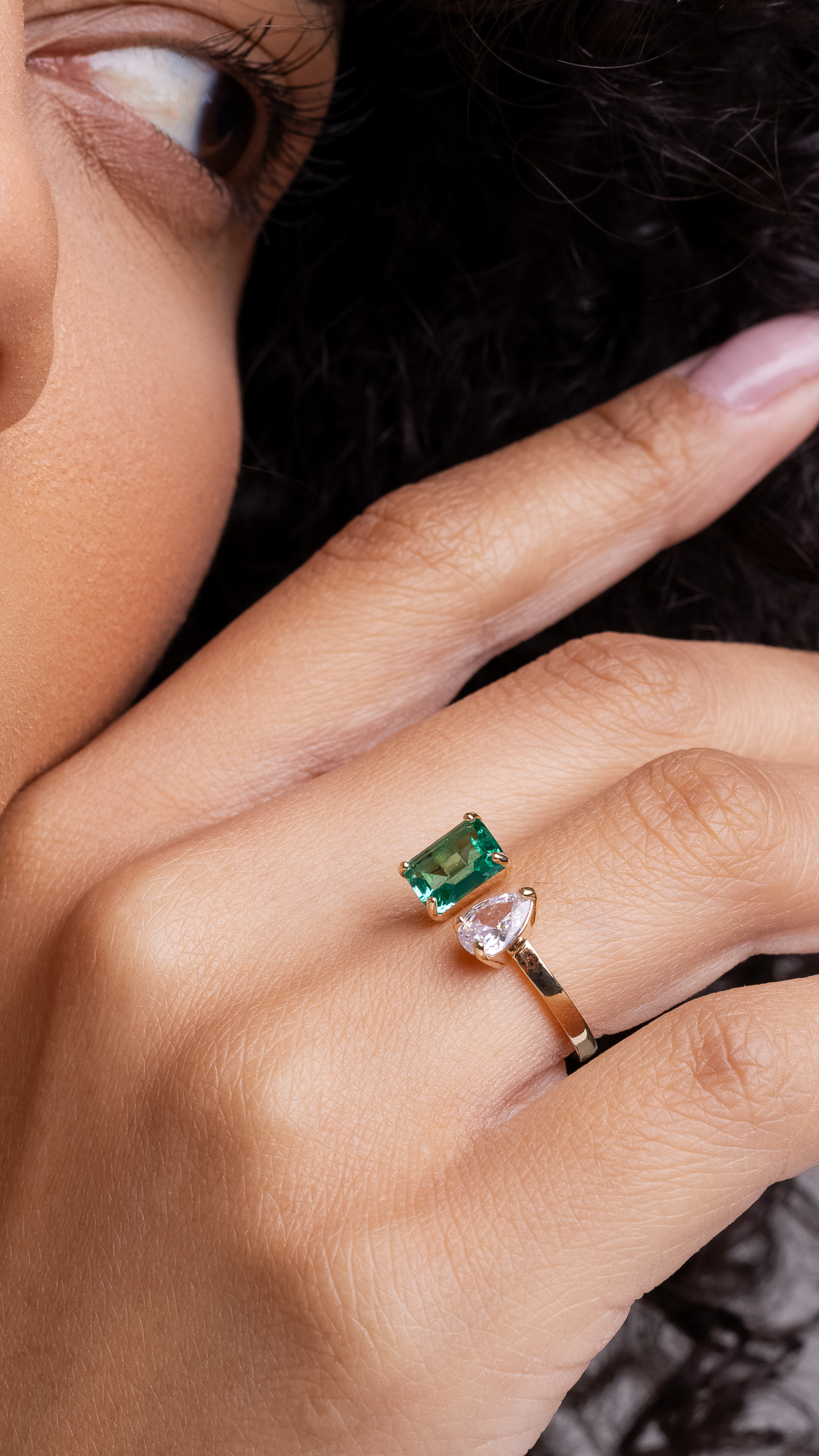 Conjunto de Anel e Brincos Retangular com Zircônia Verde