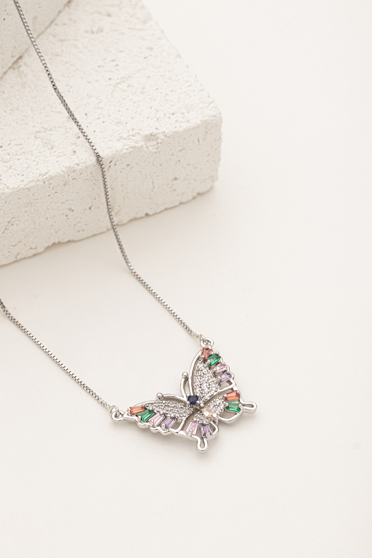 Conjunto de Colar e Brincos Borboleta com Zircônia Coloridas
